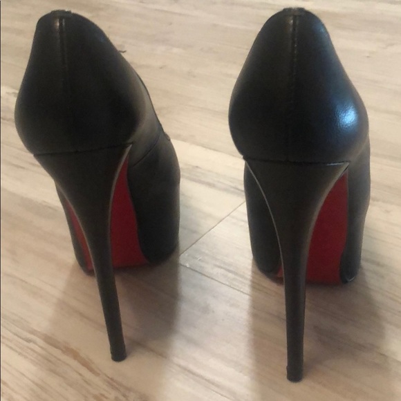 Christian louboutin stilettos - Picture 3 of 6